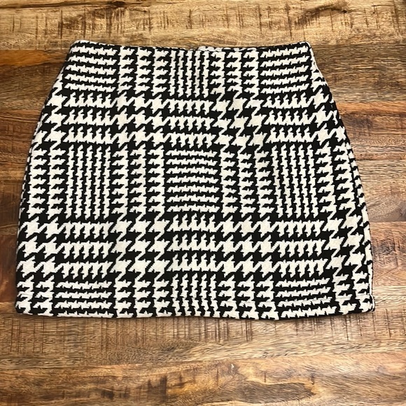 Forever 21 Dresses & Skirts - Forever 21 Houndstooth Skirt Size M